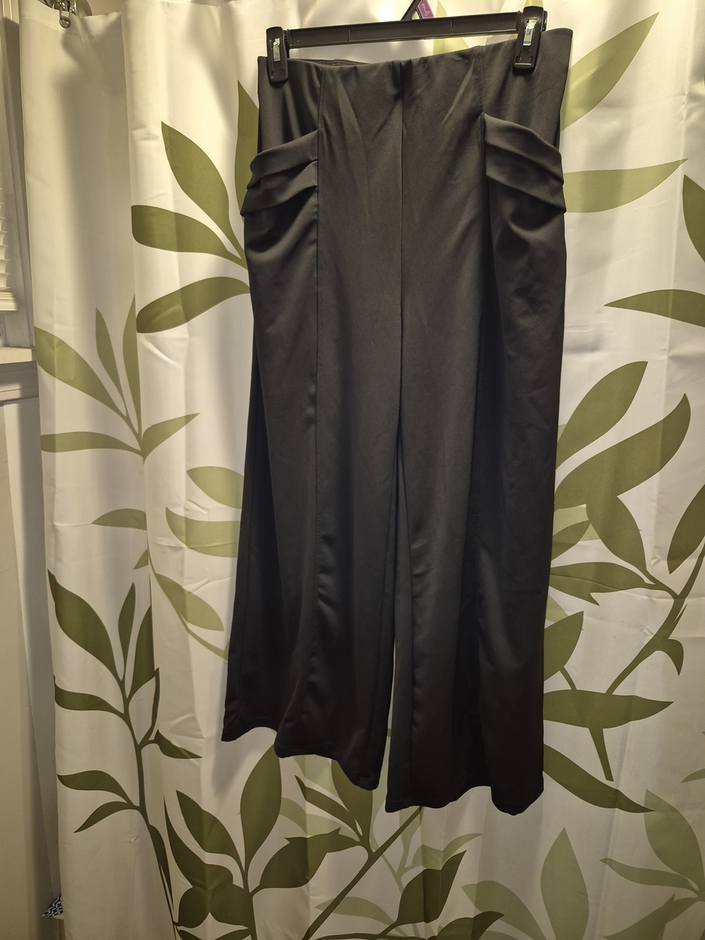Black Wide-Leg Women's Pants with Pocket Detail